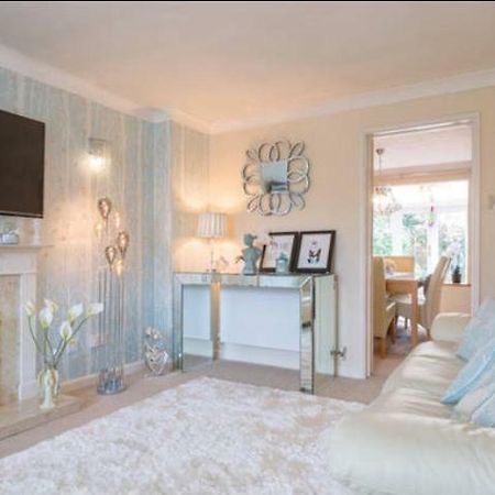 Comfy Private Room In Shared House CBG Екстериор снимка